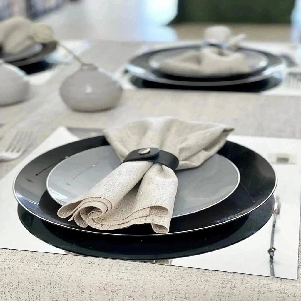 Round Accent Plastic Plates Round Gray • Silver Plastic  Plates | 10 Pack