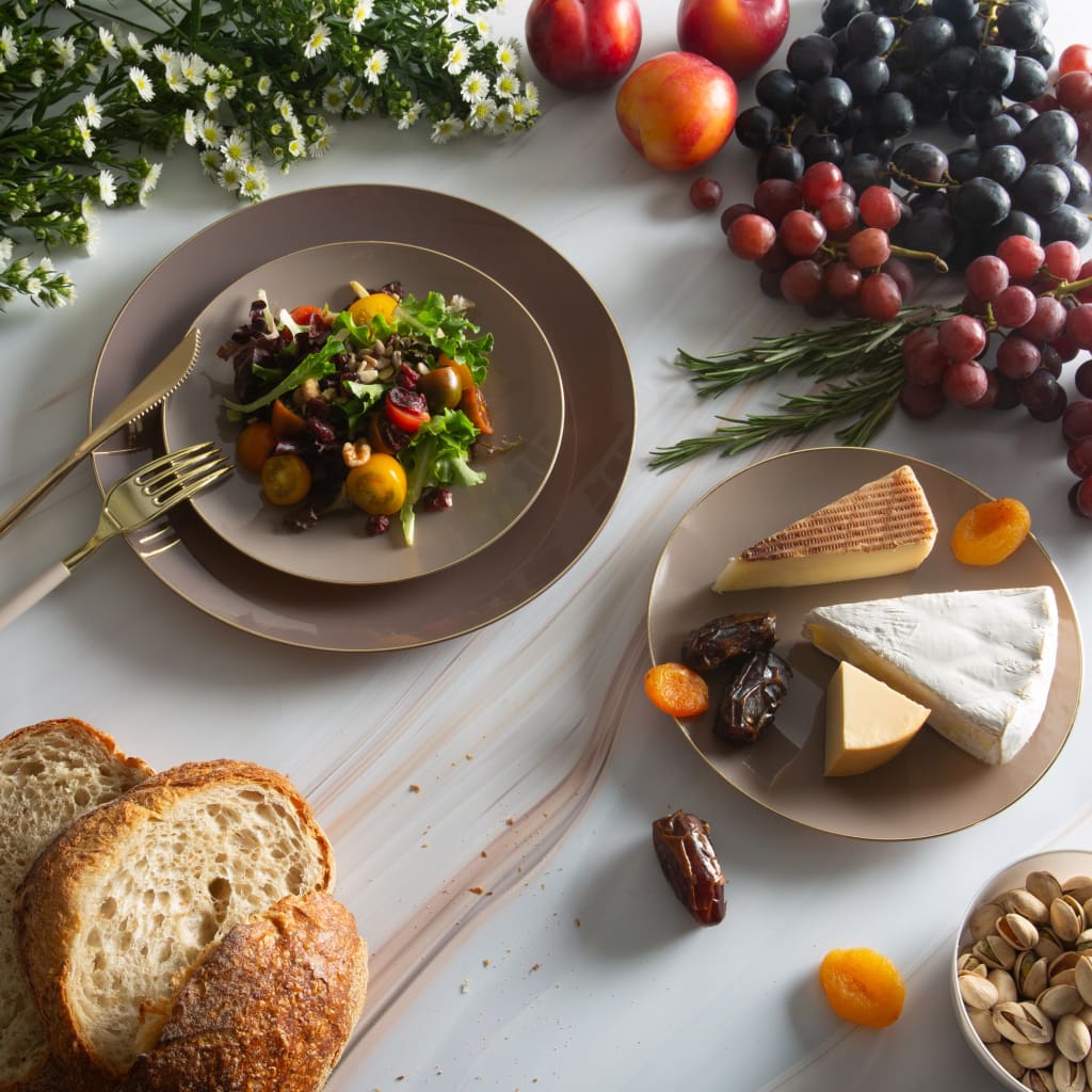 Round Taupe • Gold Plastic Plates | 10 Pack - Plastic Plates