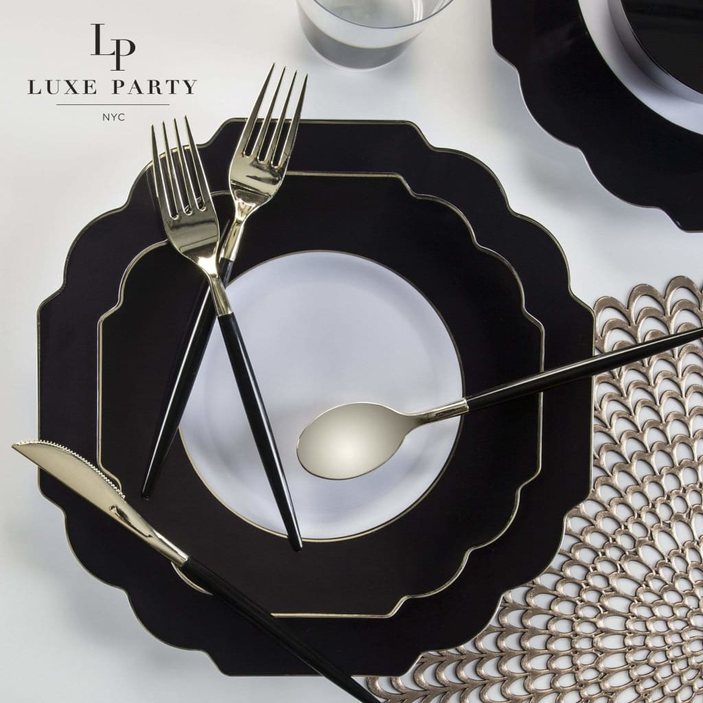 Scallop Design Plastic Plates Scalloped Black • Gold Plastic Plates | 10 Pack