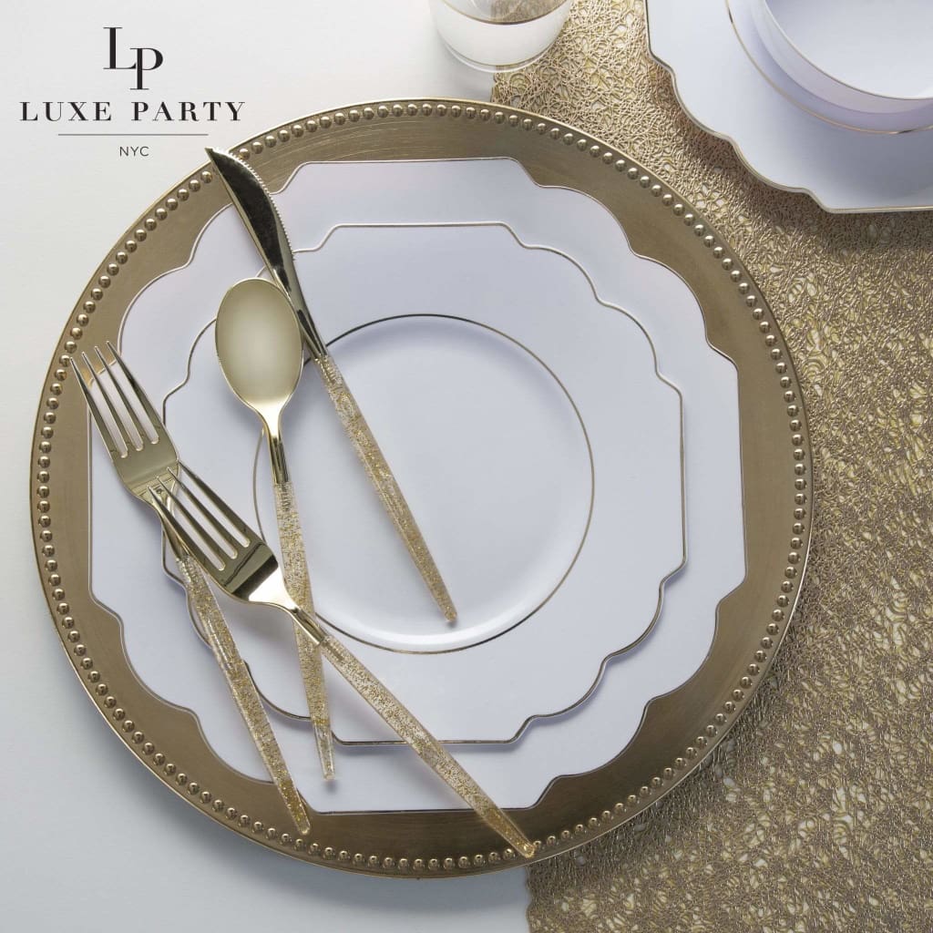 Scallop Design Plastic Plates Scalloped White • Gold Plastic Plates | 10 Pack